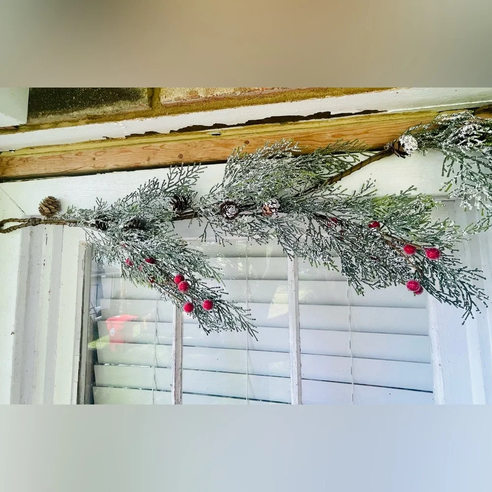Snowy Cypress & Sugar Berry Garland